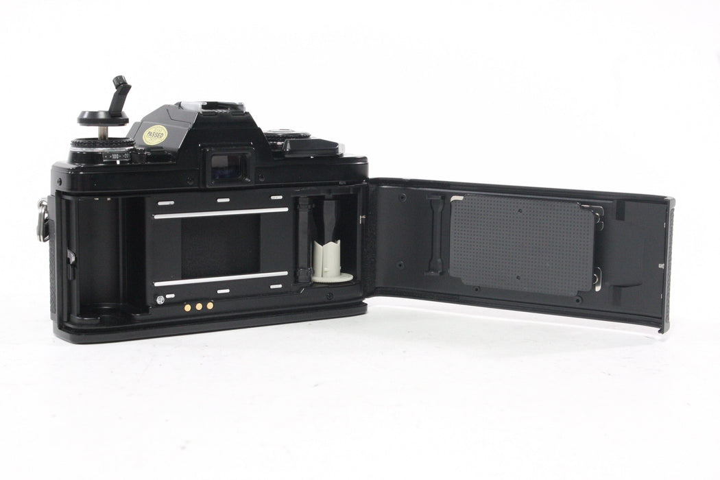 Minolta X-570 35mm SLR Camera with 50mm f/1.7 Lens