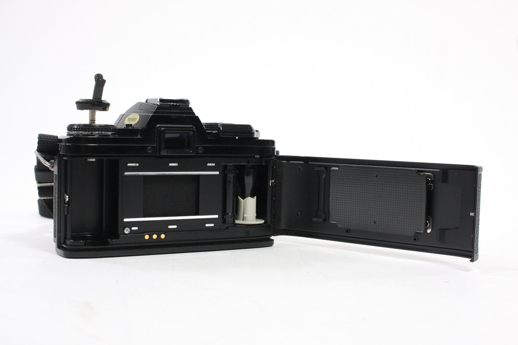 Minolta X-700 35mm Camera with 50mm f/1.7 Lens