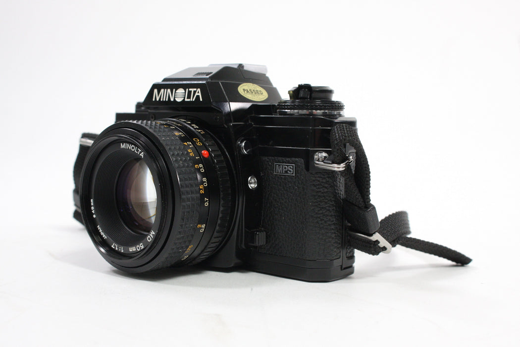 Minolta X-700 35mm Camera with 50mm f/1.7 Lens