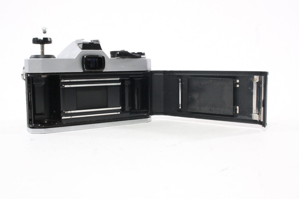Minolta X-700 35mm SLR Camera with 50mm f/1.7 Lens
