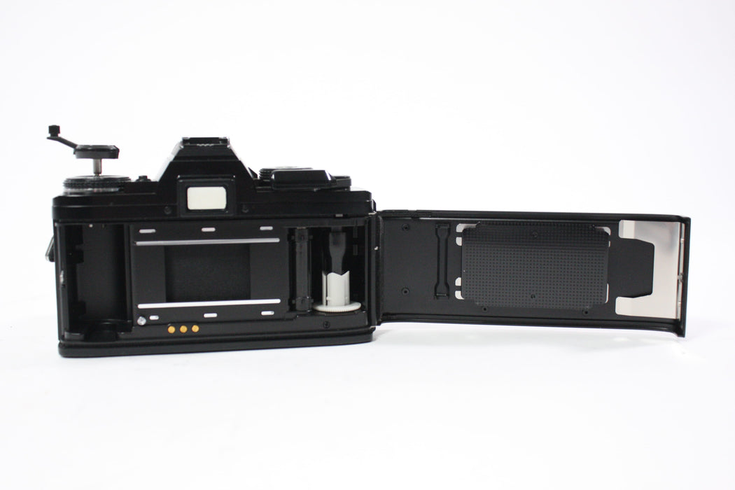 Minolta X-700 35mm SLR Camera with Minolta 50mm f/1.7 MD ROKKOR-X Lens