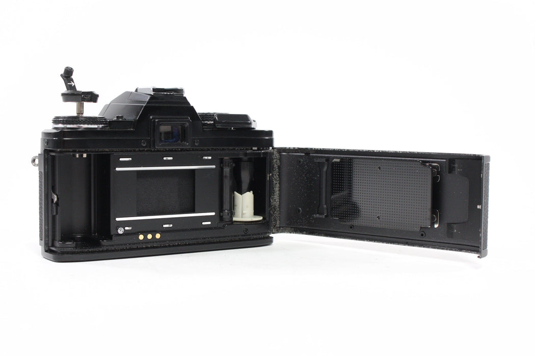 Minolta X-700 SLR 35mm Camera with 50mm f/1.7 Lens
