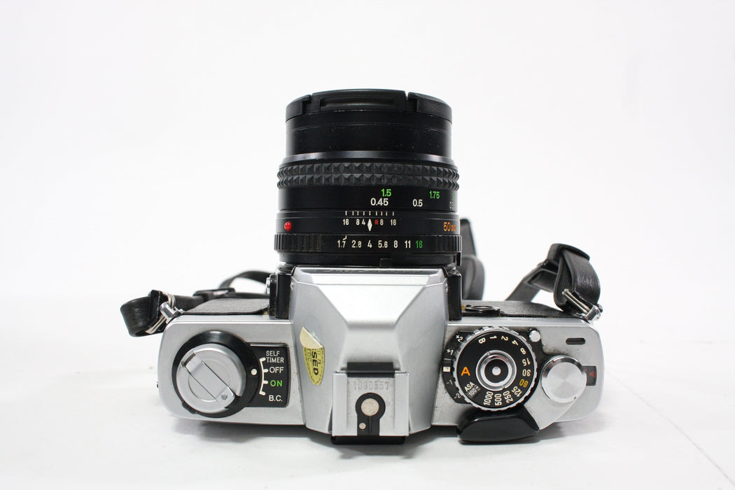 Minolta XG7 35mm SLR Camera with 50mm f/1.7 Lens with Auto 118X Flash