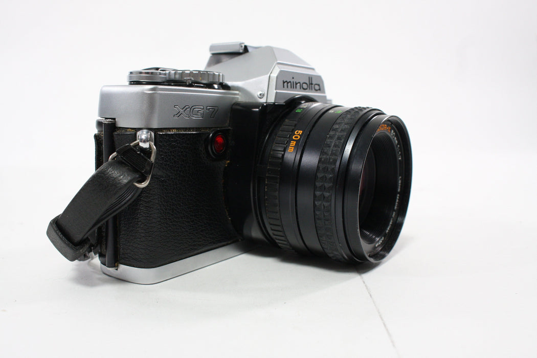 Minolta XG7 35mm SLR Camera with 50mm f/1.7 Lens with Auto 118X Flash