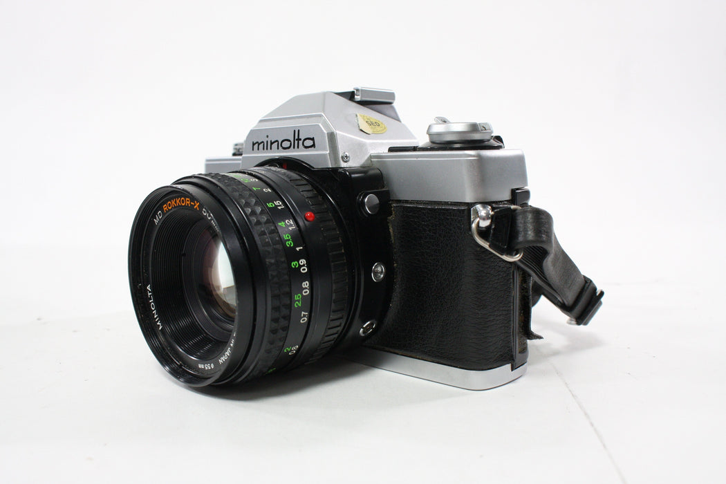 Minolta XG7 35mm SLR Camera with 50mm f/1.7 Lens with Auto 118X Flash