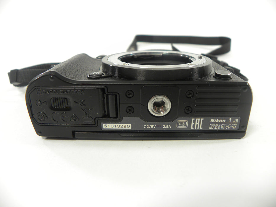 Nikon 1 J5 20.8mp Digital Mirrorless Camera Body Only Shutter Ct. 1,875