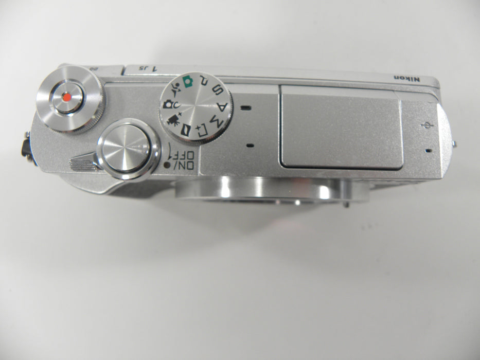 Nikon 1 J5 20.8mp Digital Mirrorless Camera body only shutter ct. 947