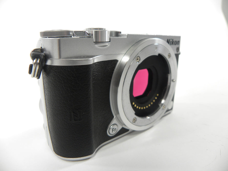 Nikon 1 J5 20.8mp Digital Mirrorless Camera body only shutter ct. 947