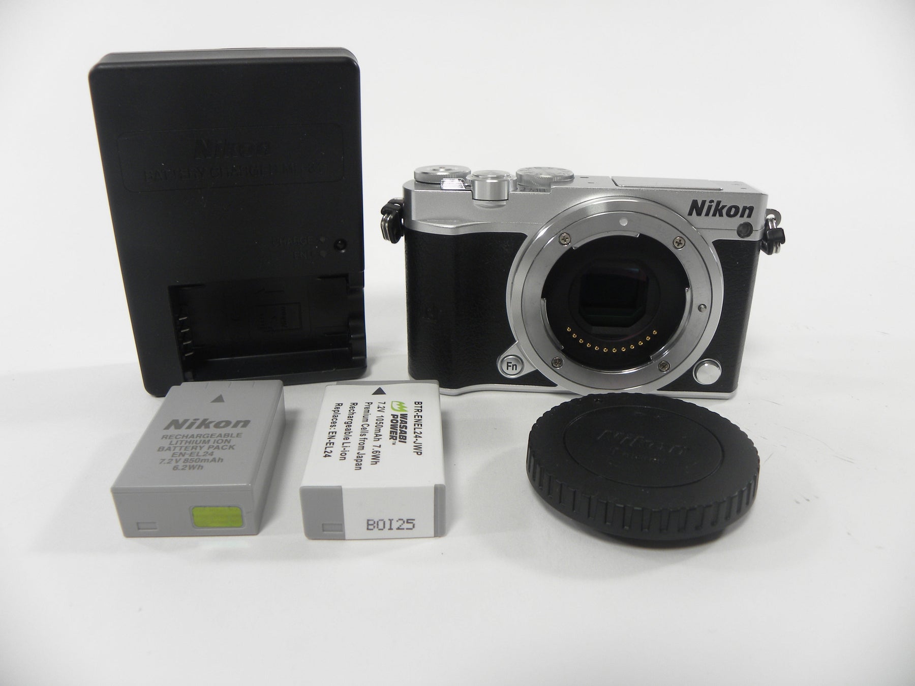Nikon 1 J5 20.8mp Digital Mirrorless Camera body only shutter ct. 947