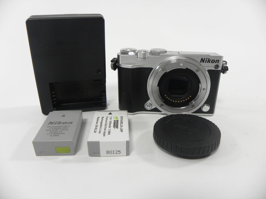 Nikon 1 J5 20.8mp Digital Mirrorless Camera body only shutter ct. 947