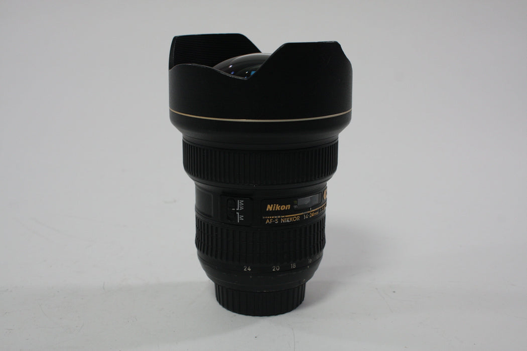 Nikon 14-24 f/2.8 G D Fish-Eye Lens for Nikon F Mount AS-IS