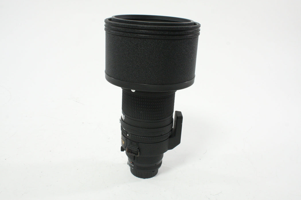 Nikon 300mm f/2.8D ED Autofocus Lens with a CT-303 Hard Shell Case