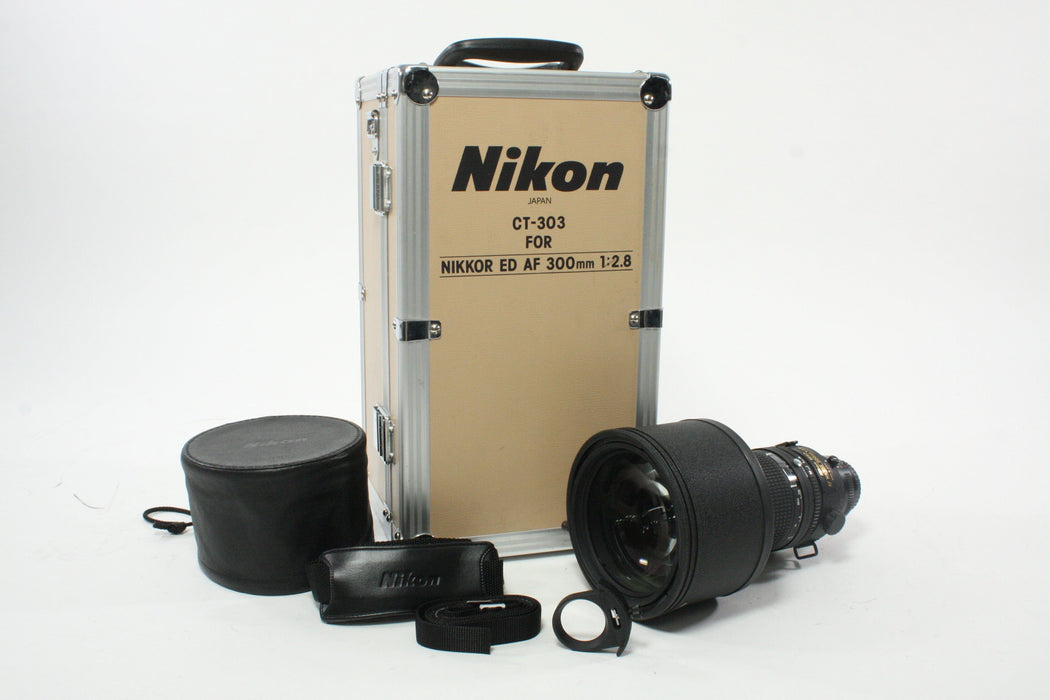 Nikon 300mm f/2.8D ED Autofocus Lens with a CT-303 Hard Shell Case