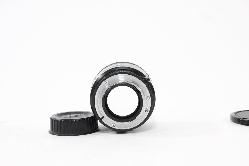 Nikon 85mm f/1.8 AF Lens