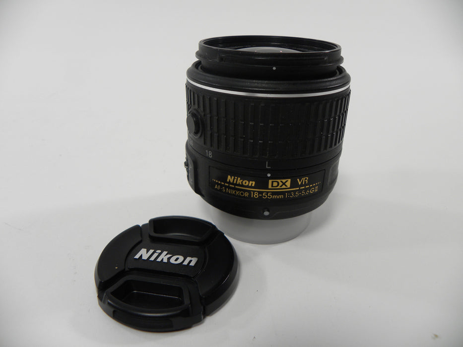 Nikon AF-S Nikkor DX VR 18-55mm f3.5-5.6G II