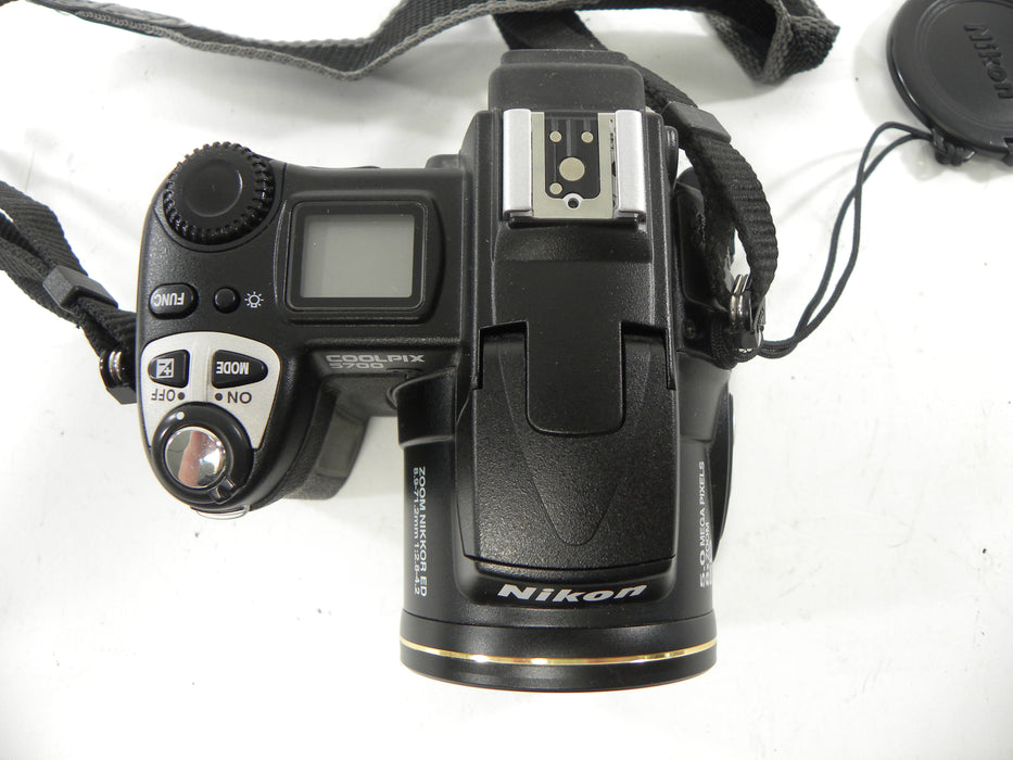 Nikon Coolpix 5700 5.0mp Digital Camera (parts or repair) READ