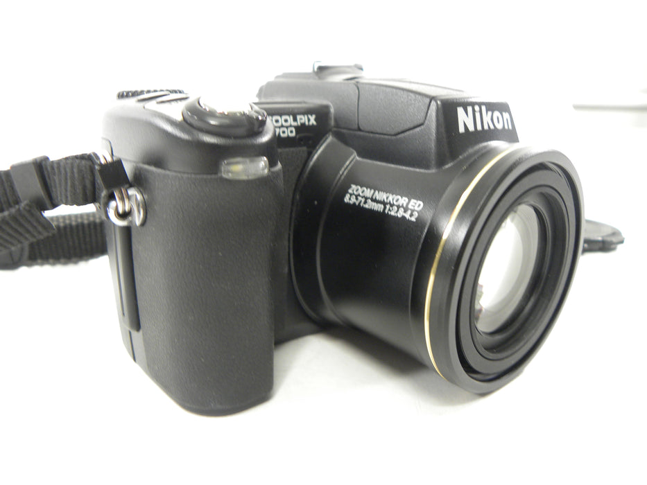 Nikon Coolpix 5700 5.0mp Digital Camera (parts or repair) READ