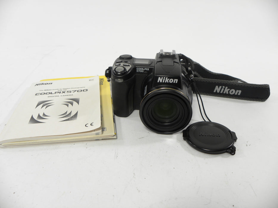 Nikon Coolpix 5700 5.0mp Digital Camera (parts or repair) READ