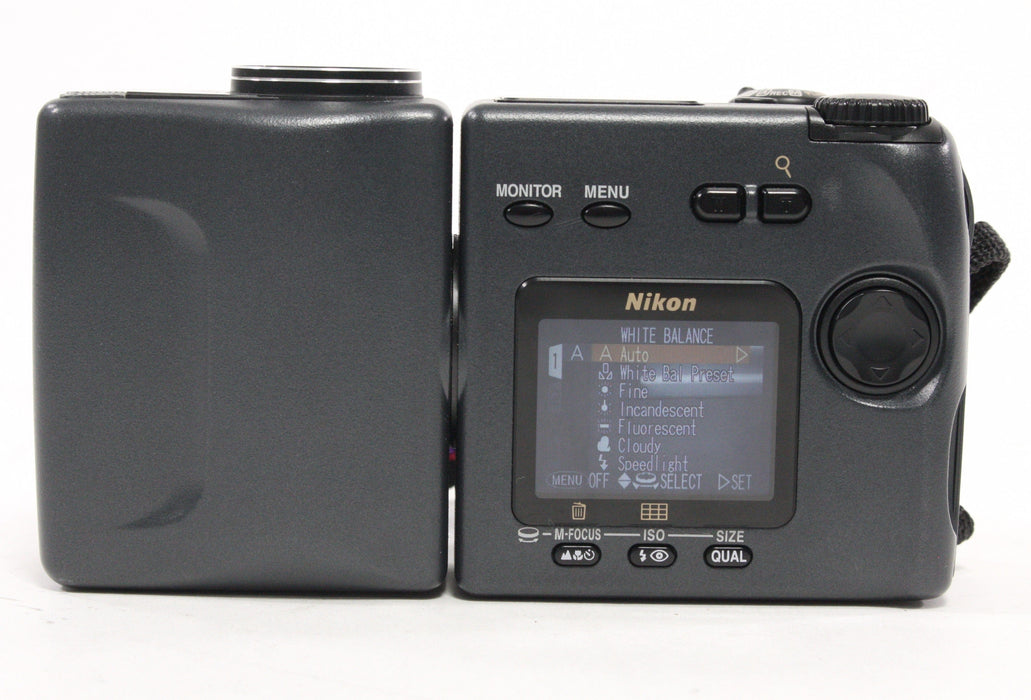 Nikon Coolpix 990 Digital Camera 3x Zoom 3.34mp