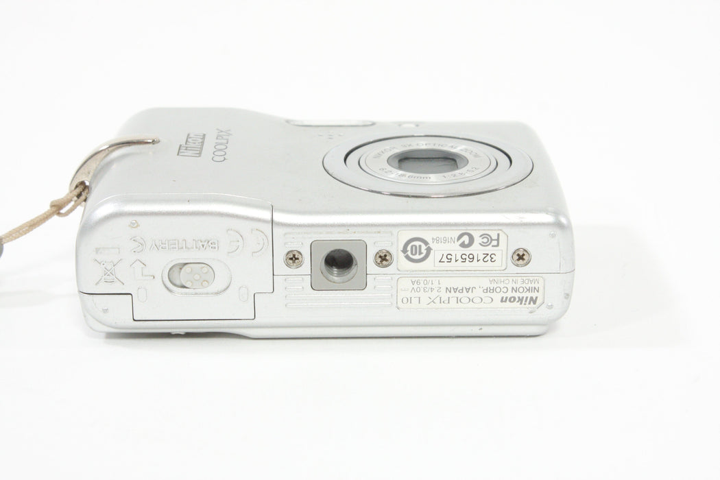 Nikon Coolpix L10 Digital Camera 5MP