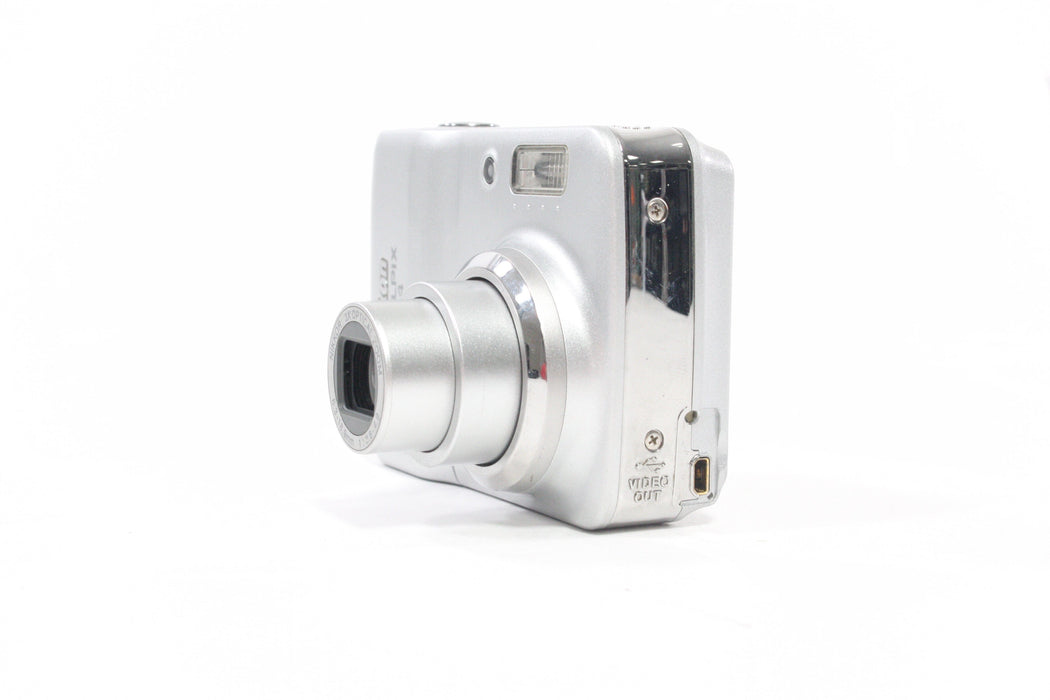 Nikon Coolpix L4 Digital Point-and-Shoot Camera 3x Zoom 4.0mp