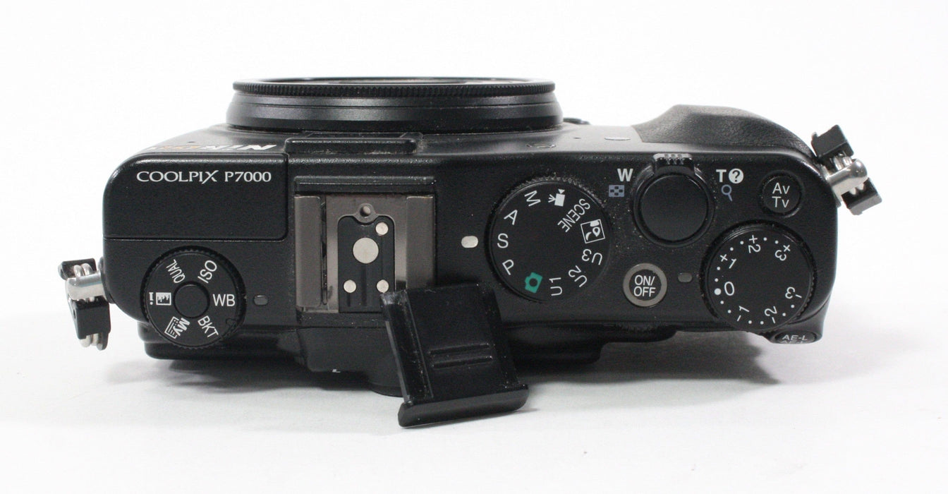 Nikon Coolpix P7000 Point and Shoot Digital Camera 7.1x Zoom 10.1mp