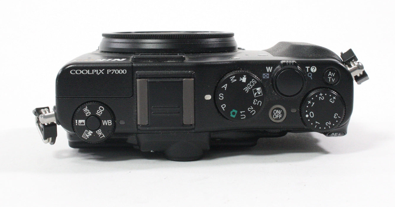 Nikon Coolpix P7000 Point and Shoot Digital Camera 7.1x Zoom 10.1mp