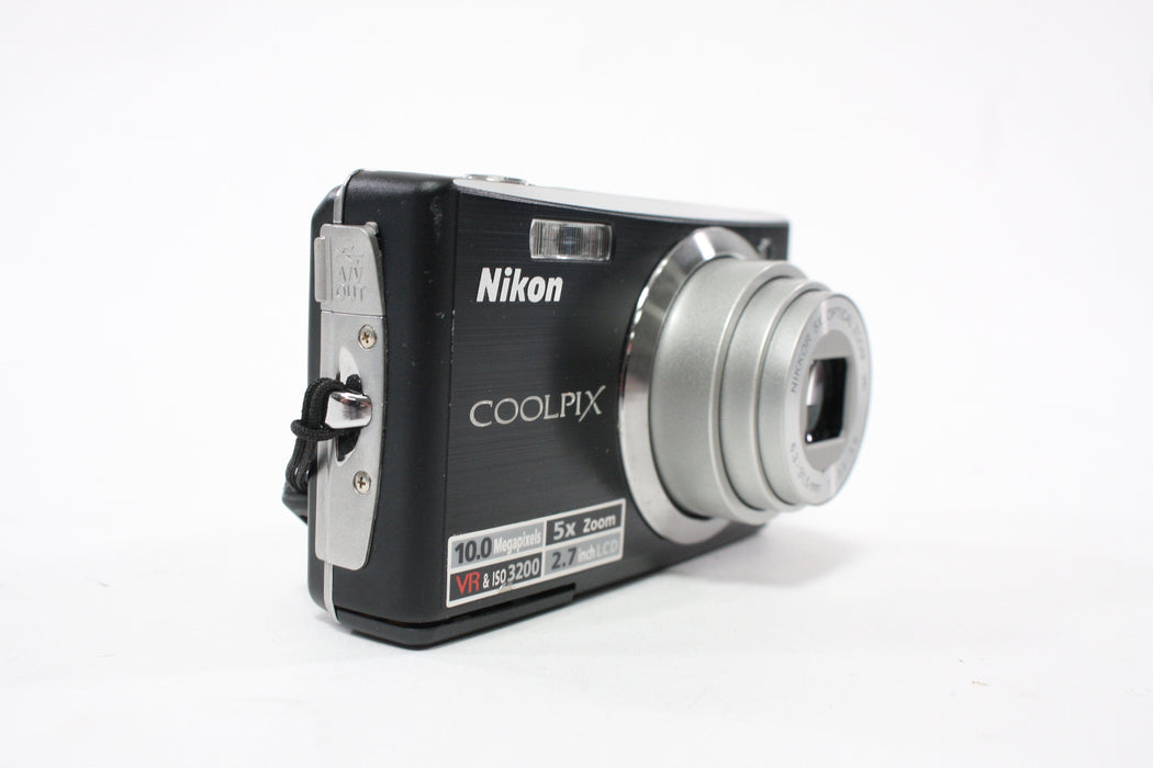 Nikon Coolpix S 560 Digital Point-and-Shoot Camera 5x Zom 10.0mp
