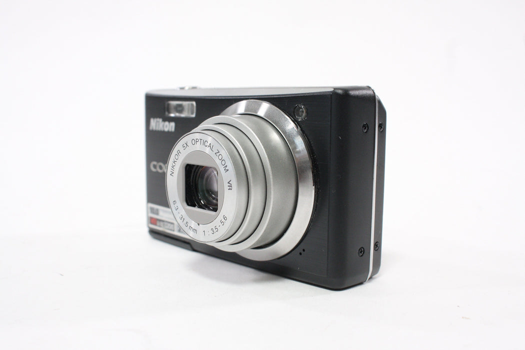 Nikon Coolpix S 560 Digital Point-and-Shoot Camera 5x Zom 10.0mp