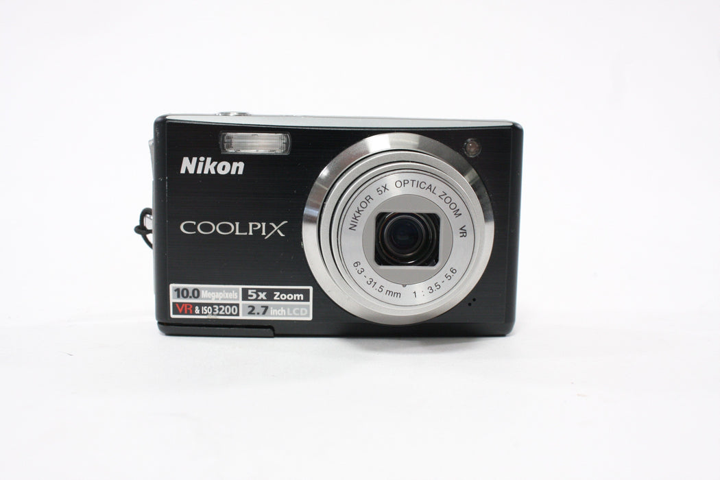 Nikon Coolpix S 560 Digital Point-and-Shoot Camera 5x Zom 10.0mp
