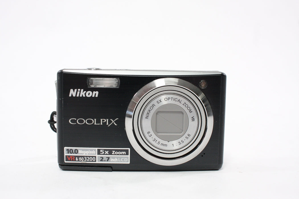 Nikon Coolpix S 560 Digital Point-and-Shoot Camera 5x Zom 10.0mp