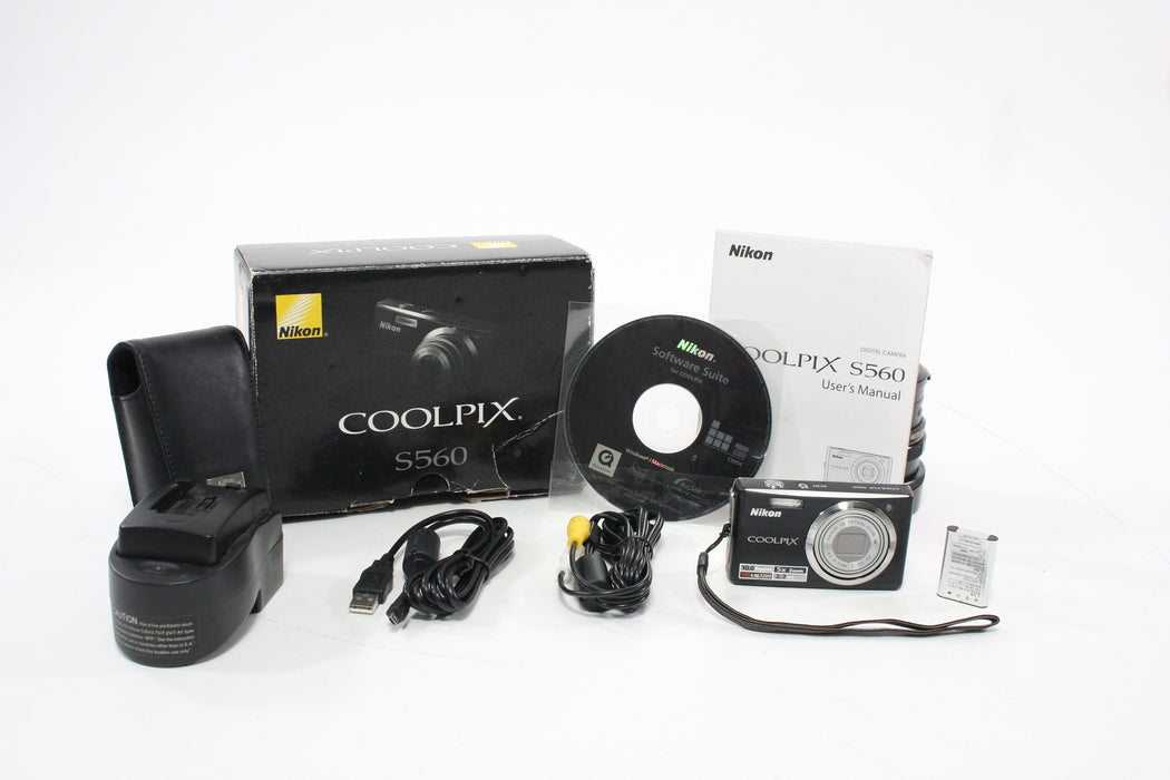 Nikon Coolpix S 560 Digital Point-and-Shoot Camera 5x Zom 10.0mp