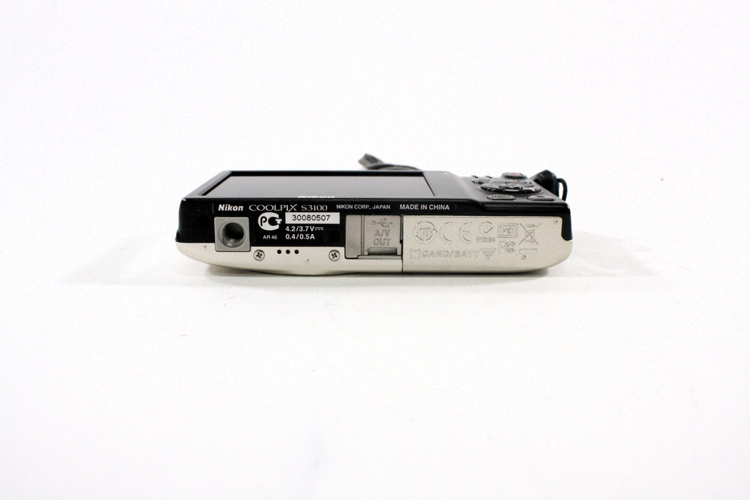 Nikon Coolpix S3100 Digital Point-and-Shoot Camera 5x Zoom 14.0mp (Silver)