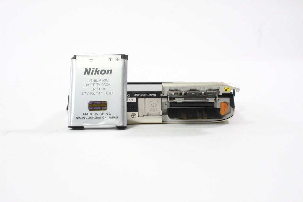 Nikon Coolpix S3100 Digital Point-and-Shoot Camera 5x Zoom 14mp (Silver)