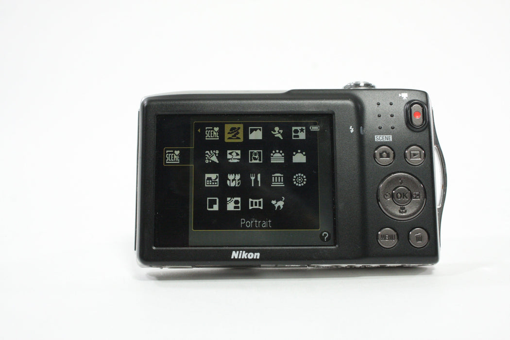 Nikon Coolpix S3300 Digital Point-and-Shoot 6x Zoom 16.0mp