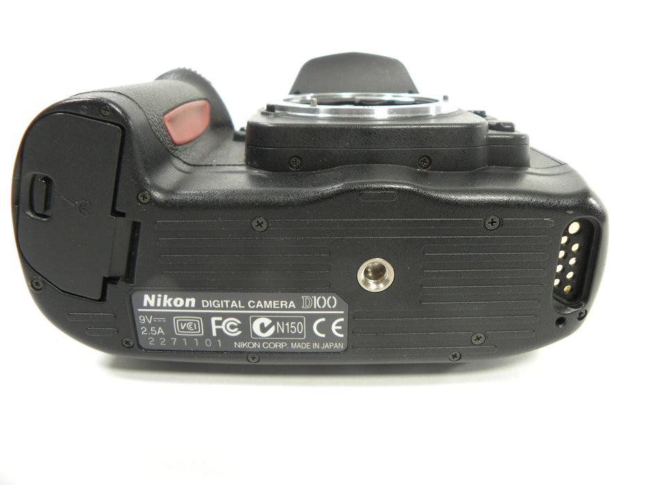 Nikon D100 6.1mp Digital SLR Body Only Shutter Ct. N/A