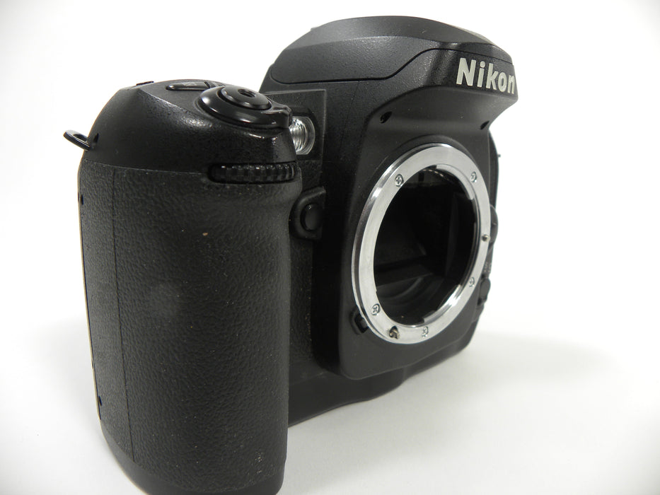 Nikon D100 6.1mp Digital SLR Body Only Shutter Ct. N/A