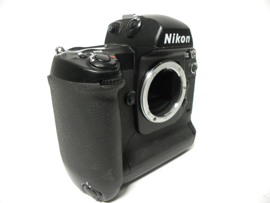 Nikon D1x 5.3mp Digital SLR body only Shutter Ct. N/A