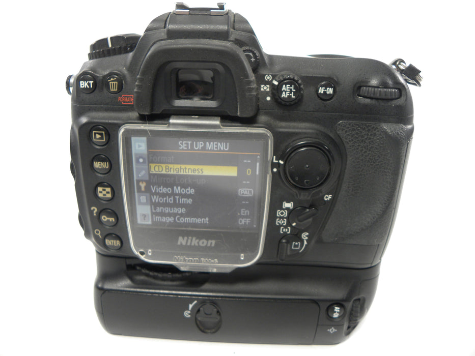 Nikon D200 10.2mp Digital SLR w/MB-D200 Grip Shutter ct. 15,205