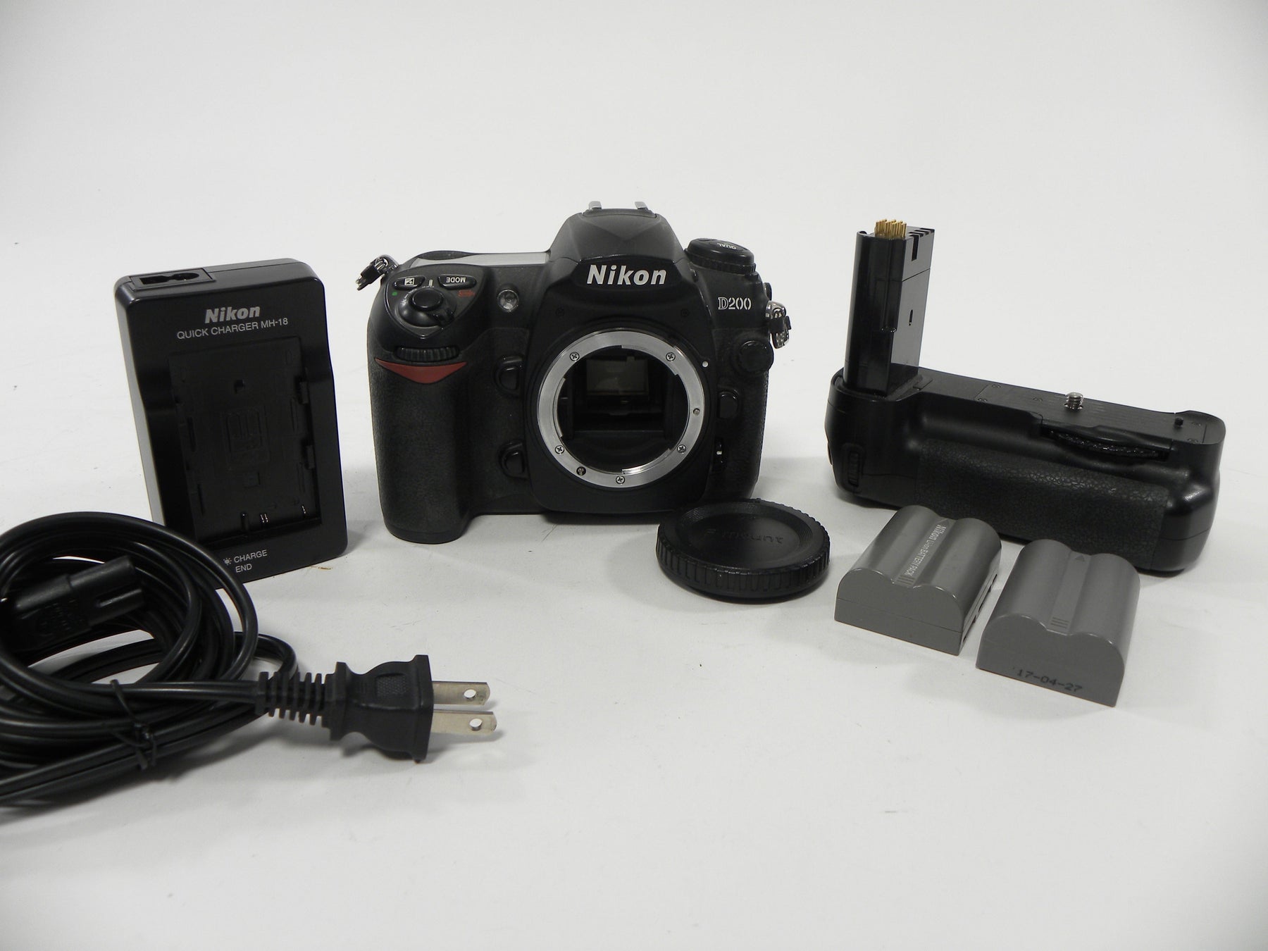 Nikon D200 10.2mp Digital SLR w/MB-D200 Grip Shutter ct. 15,205