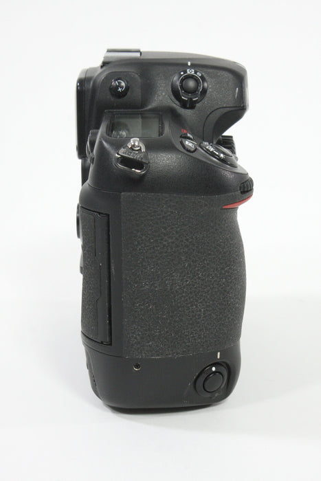 Nikon D2Xs Body Only - Shutter Count 77,703