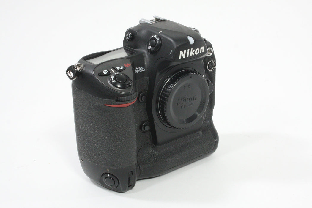 Nikon D2Xs Body Only - Shutter Count 77,703