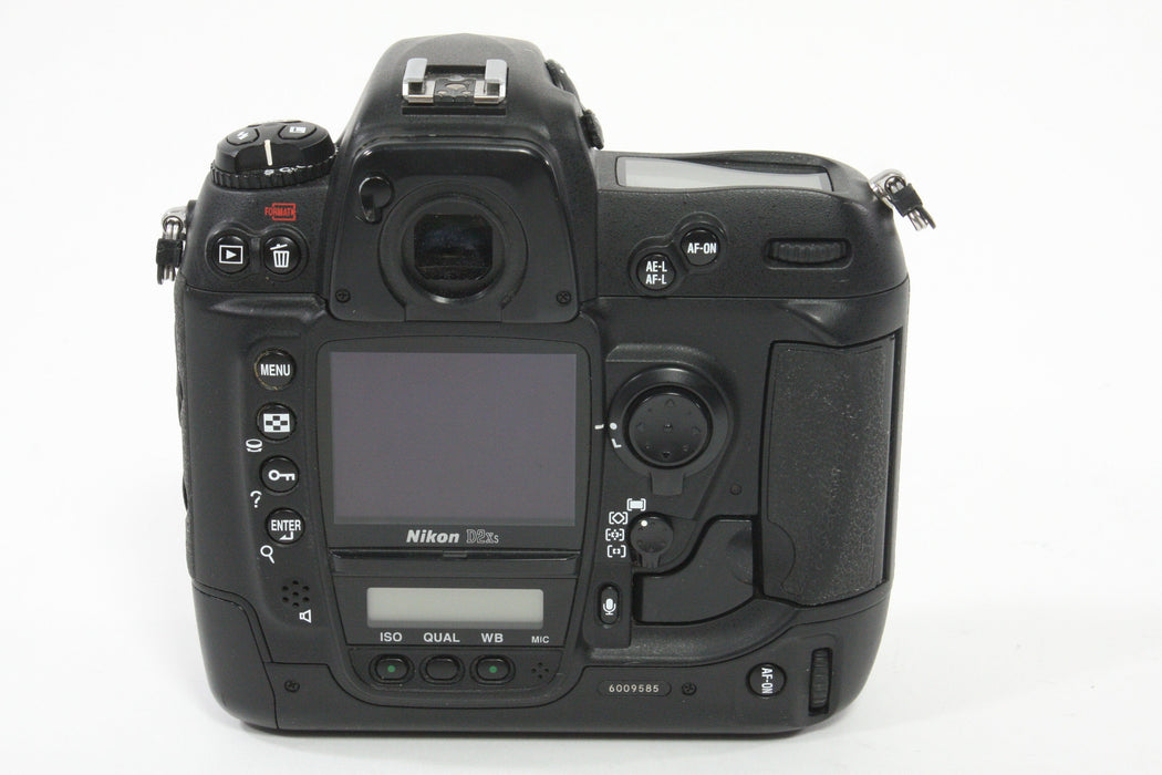 Nikon D2Xs Body Only - Shutter Count 77,703