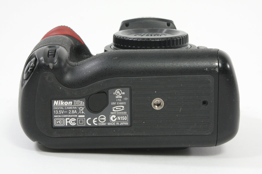 Nikon D2Xs Body Only - Shutter Count 77,703
