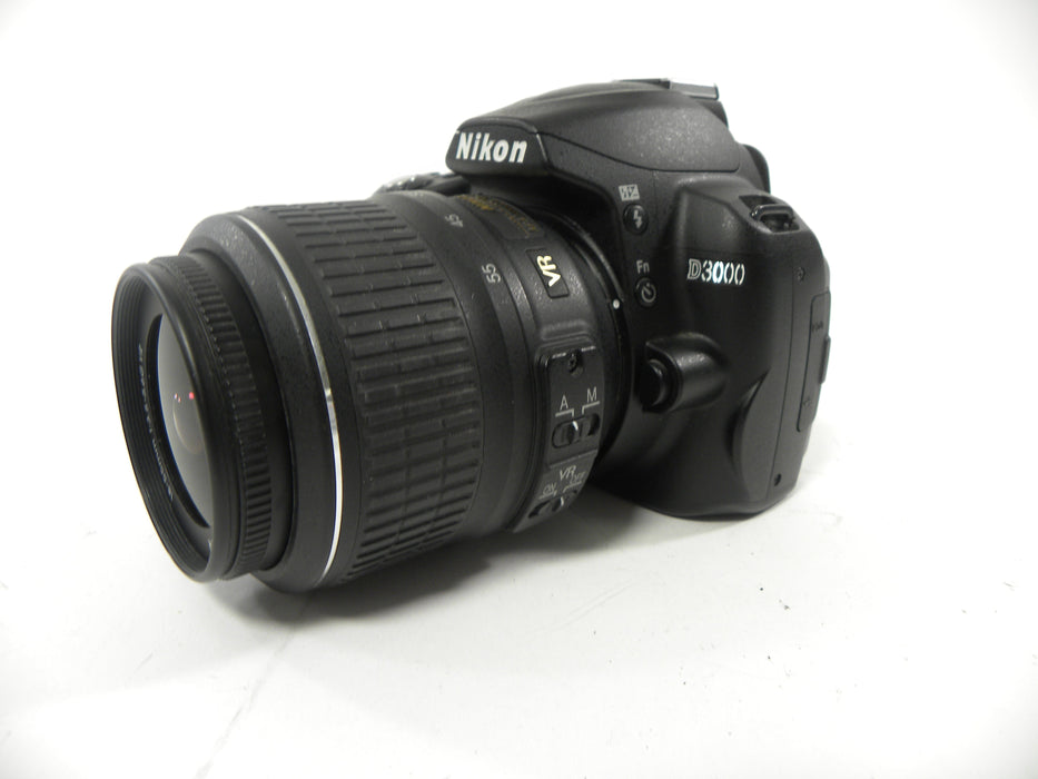 Nikon D3000 10.2mp Digital SLR w/AF-S 18-55 DX VR Shutter Ct. 1,216