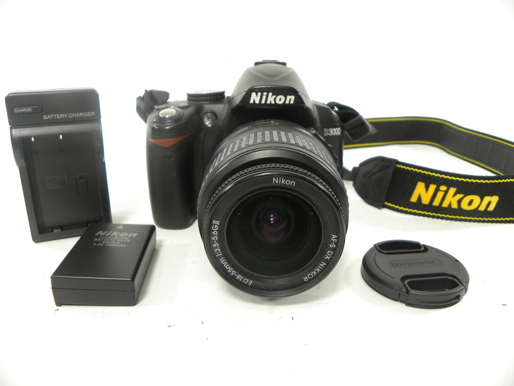 Nikon D3000 10.2mp Digital SLR w/AF-S DX ED 18-55  Shutter Ct. 32,856