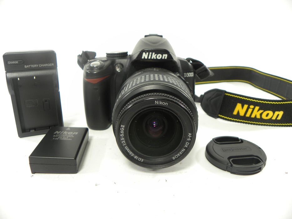 Nikon D3000 10.2mp Digital SLR w/AF-S DX ED 18-55  Shutter Ct. 32,856