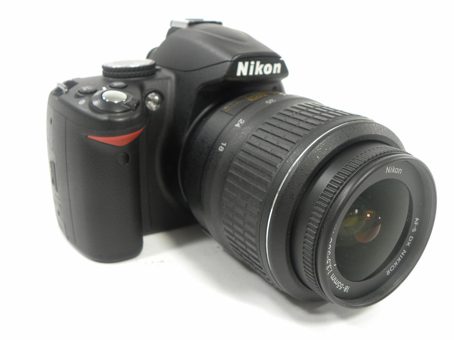 Nikon D3000 10.2mp Digital SLR w/AF-S Nikkor DX VR 18-55 Shutter Ct. 3,761