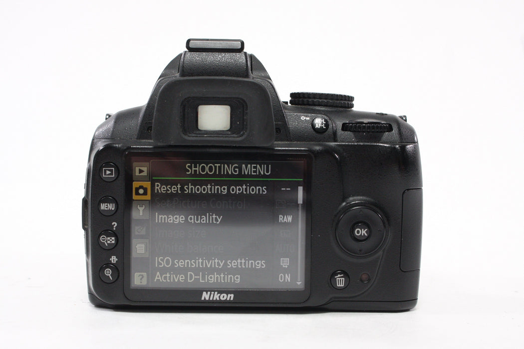 Nikon D3000 DLSR Camera with 18-55mm f/3.5-5.6G Lens with Shutter Count 8,795
