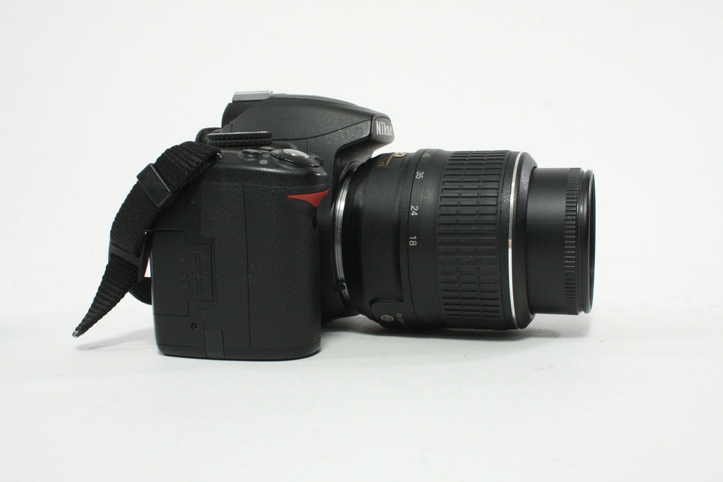 Nikon D3000 DSLR Camera with 18-55mm f/3.5-5.6G VR Lens with a Shutter Count of 7,032